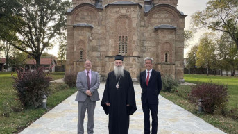 Teodosije sa ambasadorima Velike Britanije u Gračanici