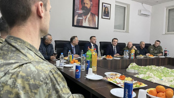 Aljbin Kurti u poseti kasarni Adem Jašari