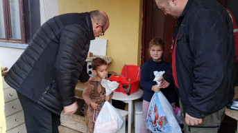 Paketići za decu u Leposaviću