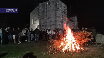 Paljenje Badnjaka u manastiru Banjska