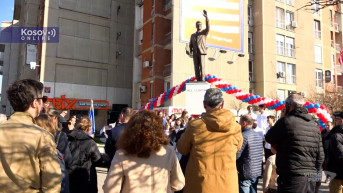 Obeležavanje Dana predsednika SAD spomenik Bilu Klintonu
