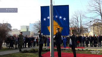 Kosovo, Ceremonija podizanja zastave 