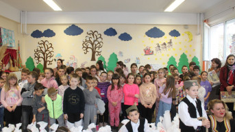 Deca iz Kosovskog  Pomoravlja sa paktićima