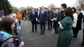 Kurti u poseti školi u Belfastu