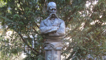 Spomenik Vuku Karadžiću u Beču