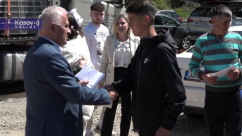 Arlov na Jarinju uručio stipendije deci sa Kosova