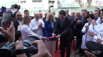 Kurti otvorio Odeljenje pedijatrije u Kliničko-univerzitetskoj bolnici u Južnoj Mitrovici Kurti otvorio Odeljenje pedijatrije u Kliničko-univerzitetskoj bolnici u Južnoj Mitrovici