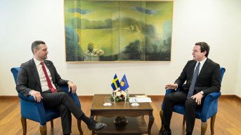 Aljbin Kurti sa švedskim poslanikom Adnanom Dibranijem