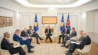 Vjosa Osmani, Aljbin Kurti i Gljauk Konjufca sa ambasadorima Kvinte