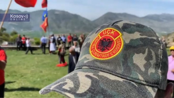 Zastava "velike Albanije" i simboli OVK u Piškopeji 