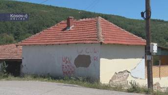 Na kući porodice Đurković, u selu Gojbulja ispisani grafiti "UČK" i ime Fatona Hajrizija