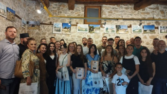 U Velikoj Hoči otvorena izložba fotografija i akvarela „Velika Hoča, 20 godina kasnije“