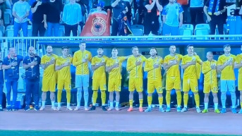 Zastava OVK na utakmici Kosovo - Rumunija