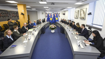 Fon der Lajen na sednici Vlade Kosova