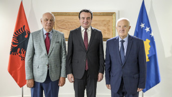 Kurti sa bivšim predsednicima Albanije i Kosova, Alfredom Mojsijom i Fatmirom Sedjijuom