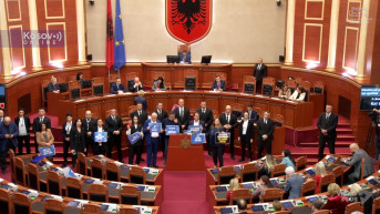 Poslanici opozicije sprečavaju pristup govornici