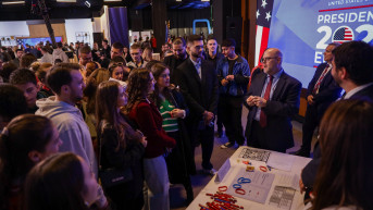 Džefri Hovenijer sa studentima sa Kosova