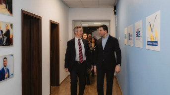 Memlji Krasnići sa Džonatanom Hargrivsom