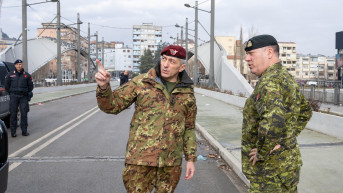 Barduani i Skot na mostu na Ibru