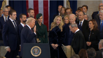 Donald Tramp polaže zakletvu