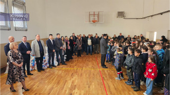 Dodela paketića povodom Svetog Save u Leposaviću