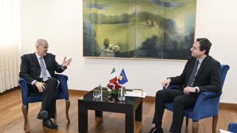 Aljbin Kurti i ambasador De Riu