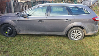 Probušene gume na automobilu Milana Kostića iz SL