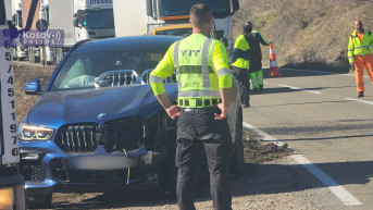 Saobraćajna nezgoda kod Leška, na licu mesta ekipe Kosovske policije i vatrogasci