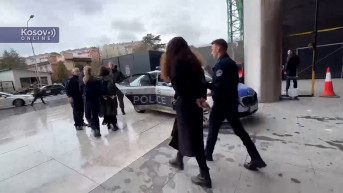 Protest i hapšenje aktivista koji su blokirali Kancelariju za energetiku u Prištini Protest i hapšenje aktivista koji su blokirali Kancelariju za energetiku u Prištini