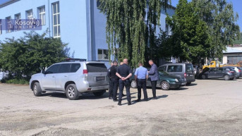Kosovska policija ispred Jkp Vodovod Ibar Kosovska policija ispred Jkp Vodovod Ibar