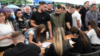 Peticija ispred prostorija Srpske liste