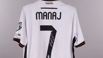 Manaj dres