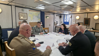 Karen Pirs sa vojnim liderima u regionu