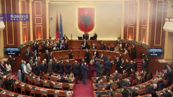 Haos u sali albanske Skupštine