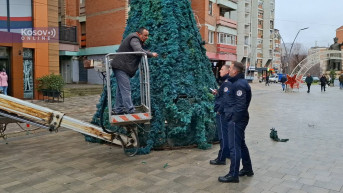 Postavljanje novogodišnje jelke