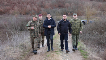 Maćedonci i Vengu sa vojnim jedinica koje učestvuju u traženju tela u oblasti Klosa 