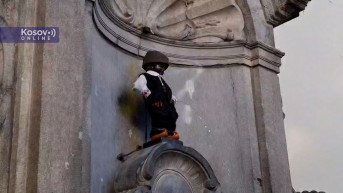 Maneken Pis u srpskoj narodnoj nošnji