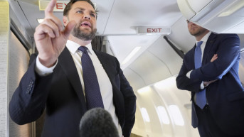 Džej Di Vens u avionu