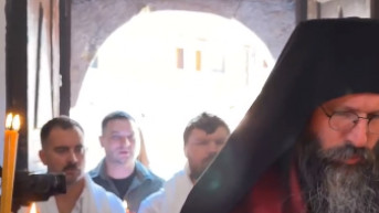 Vladika Ilarion krstio pripadnike Kfora