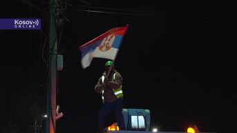 Skidanje zastava Srbije u Gračanici