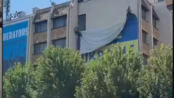 Uklanjanje zastave Ukrajine iz Prištine