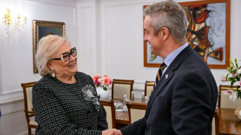 Justina Široka Pulja i  Džonatan Hargivs