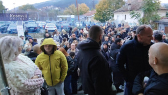 Gužva ispred biračkog mesta