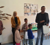 Dodela poklona osnovcima u selu Drijen