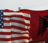 Zastave Albanije i Sjedinjenih Američkih Država