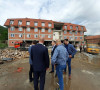 Jović i čelnici opštine Leposavić u obilasku radova na izgradnju učeničkog doma u Lešku.jpg