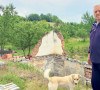 Miodrag Stašić na ostacima svoje kuće u selu Drenovac