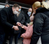 Popadić uručuje ključeve porodici Golubović