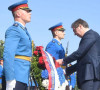 Vucic polaze venac, Krusevac.jpg