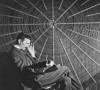 Nikola Tesla čita knjigu Ruđera Boškovića "Teorija prirodne filozofije